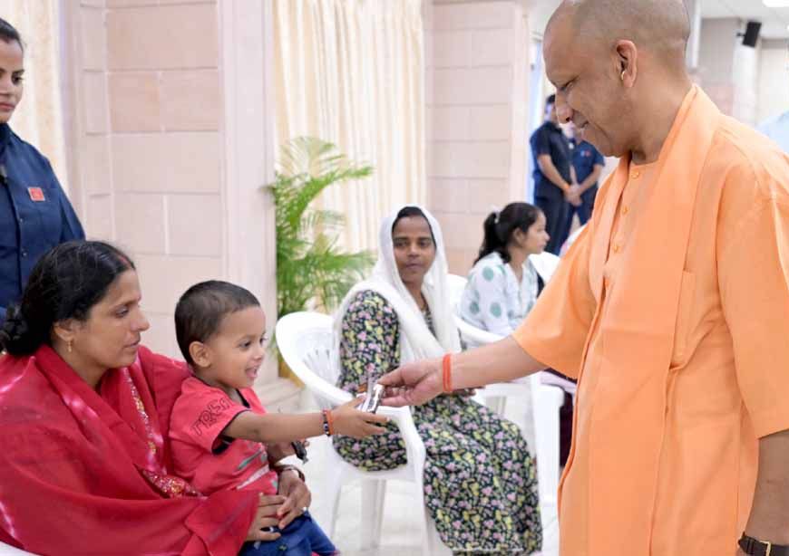 छोटी घटनाएं बड़ी न बनें, डीएम-एसपी रखें नजरः मुख्यमंत्री