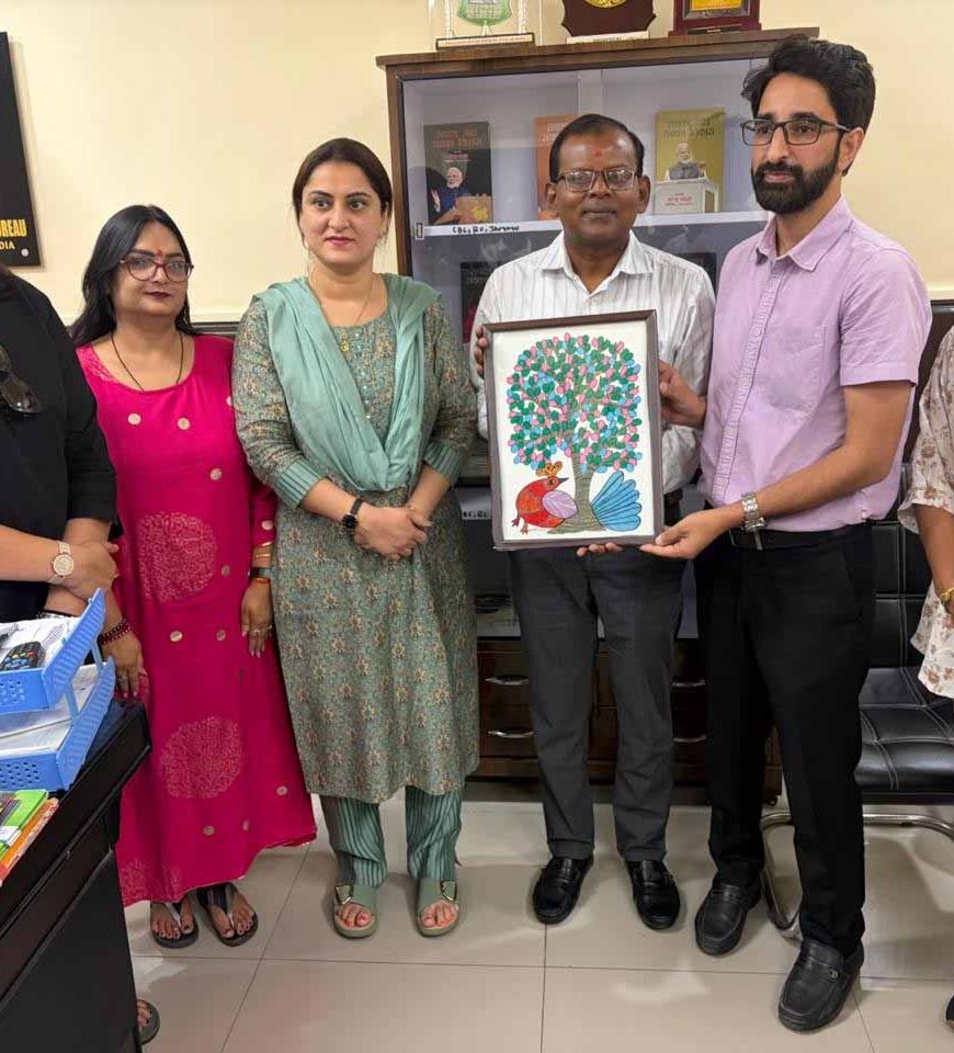 पीआईबी भोपाल के नेतृत्व में जम्मू पहुंचे पत्रकारों के अध्ययन दल ने जम्मू की पीआईबी निदेशक सुनेहा जलाली से की भेंट