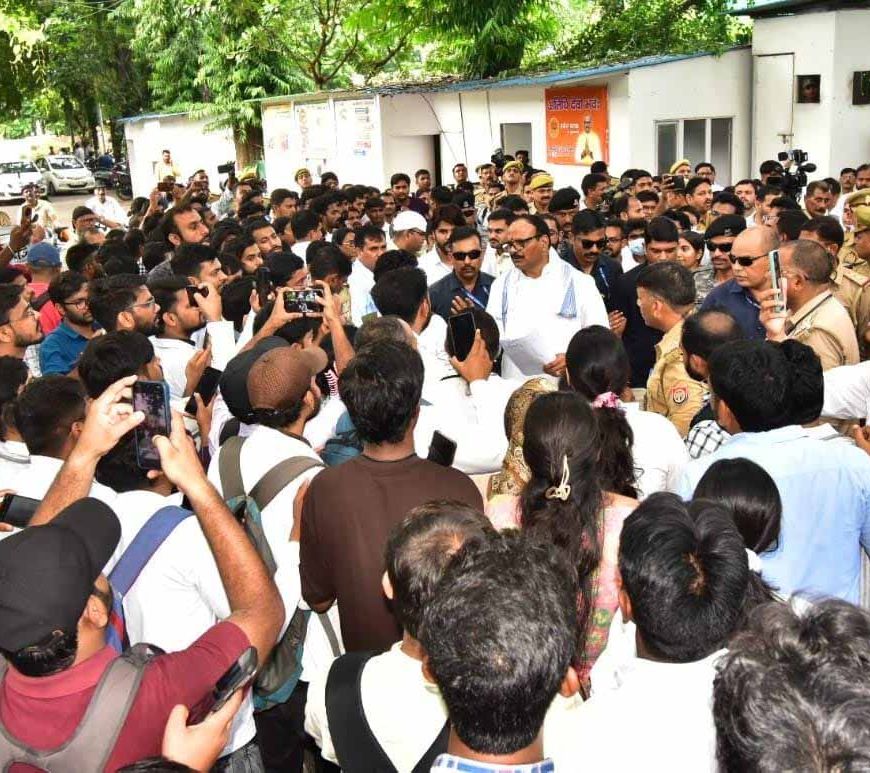 डिप्टी सीएम के आवास पर पहुंचे सैकड़ों फरियादी, त्वरित कार्रवाई से खिले चेहरे
