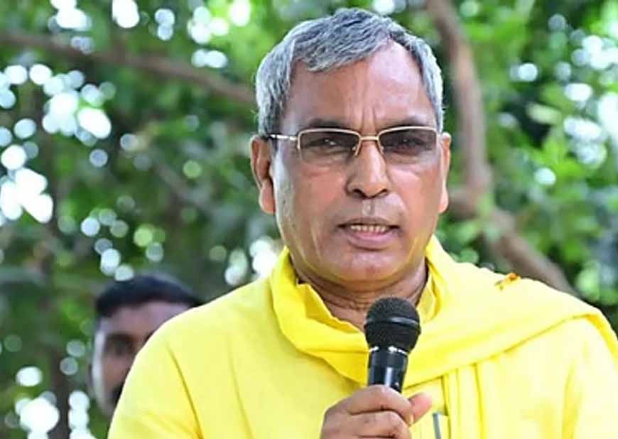 चुनाव हुआ नहीं, सपा में बंटने लगे मंत्री पद, राजभर ने अखिलेश पर कसा तंज