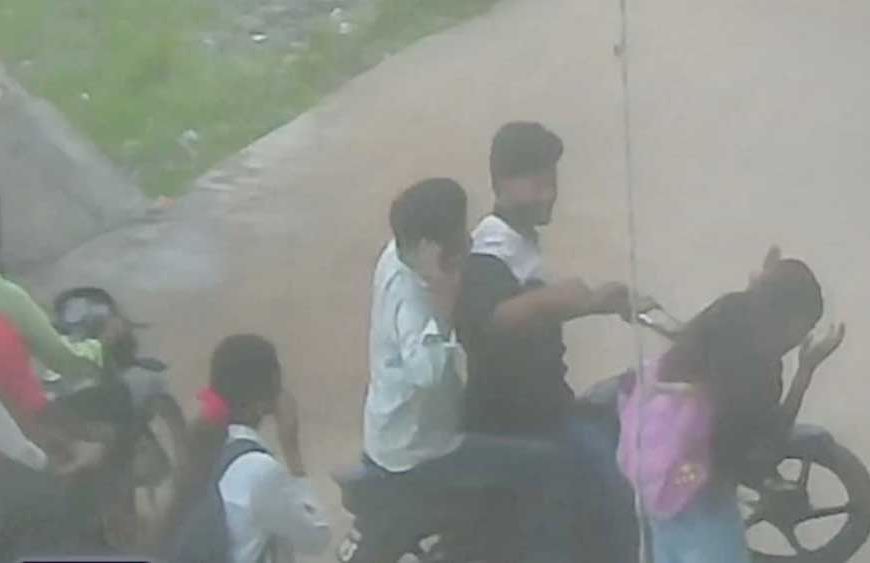 ग्वालियर में सरेराह छात्रा से छेड़छाड़-मारपीट, CCTV वायरल होते ही आरोपी गिरफ्तार, भेजा जेल