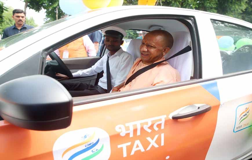 मुख्यमंत्री ने भारत टैक्सी के पांच सारथियों को किया सम्मानित, कृषक समृद्धि योजना के लाभार्थियों को प्रदान किया चेक