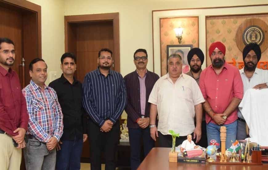 छत्तीसगढ़ ट्रेवल एंड टूरिज्म एसोसिएशन के प्रतिनिधिमंडल ने पर्यटन मंत्री राजेश अग्रवाल से की सौजन्य भेंट, विश्व पर्यटन दिवस समारोह के लिए किया आमंत्रित
