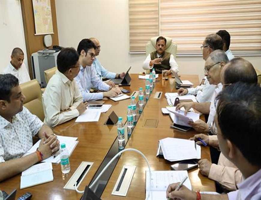 उप मुख्यमंत्री  शुक्ल ने मंत्रालय में स्वास्थ्य अधोसंरचनाओं के निर्माण कार्यों की प्रगति की समीक्षा की