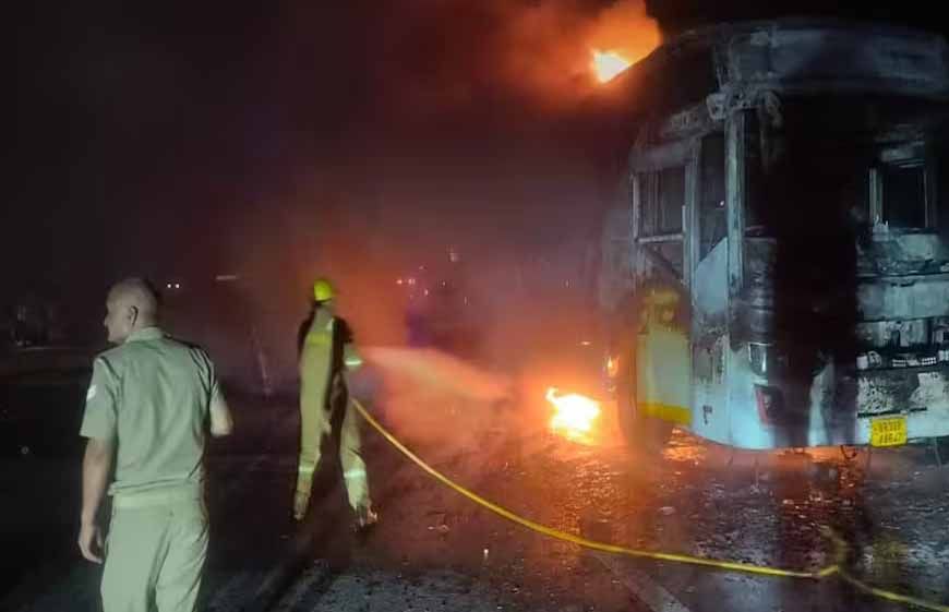यमुना एक्सप्रेसवे पर स्लीपर बस में लगी आग, 9 यात्रियों की मौत