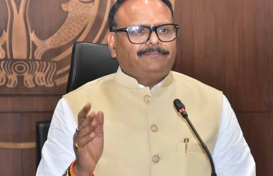 अखिलेश यादव कुछ भी कर लें, सफल नहीं होंगे- ब्रजेश पाठक