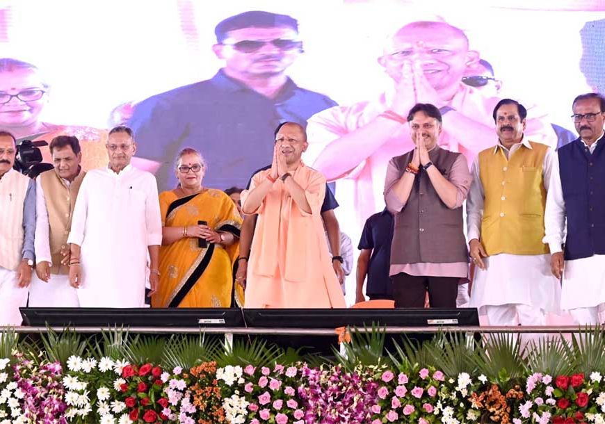 योगी सरकार की पहल से ग्रामीण महिलाओं के स्थानीय उत्पादों को मिल रहा अंतरराष्ट्रीय बाजार