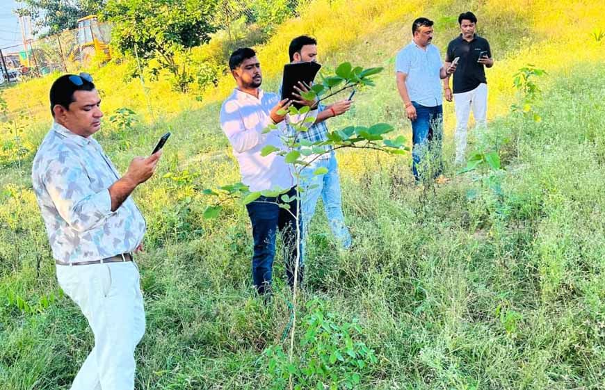 महिलाओं ने संवारा हरित अभियान, 2170 पौधों की अब जियो ट्रैकिंग से होगी निगरानी