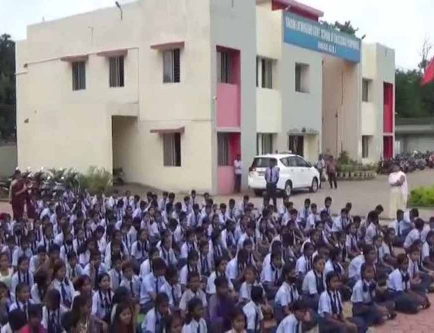 स्वामी आत्मानंद स्कूलों में LKG शुरू करने का आदेश