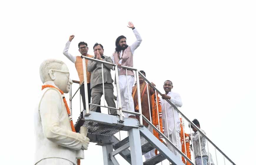 पंडित दीनदयाल उपाध्याय की जयंती पर वित्त मंत्री ओ.पी. चौधरी ने किया श्रद्धापूर्वक नमन