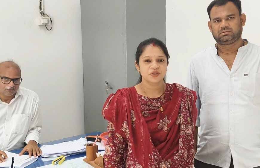 अपने नाम जमीन की रजिस्ट्री पर महिला किसान चंद्रकांता को 9,510 रुपये की राहत