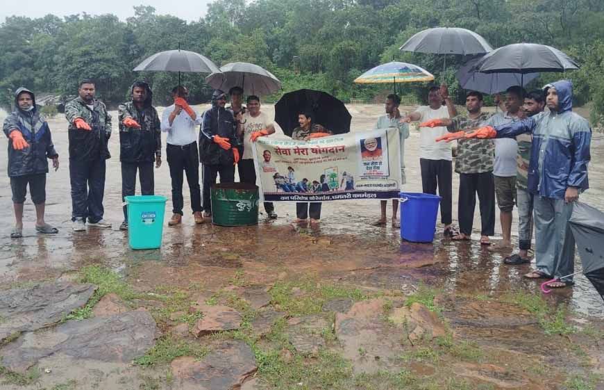 सेवा मेरा योगदान’ अभियान के तहत जल स्रोतों की साफ-सफाई