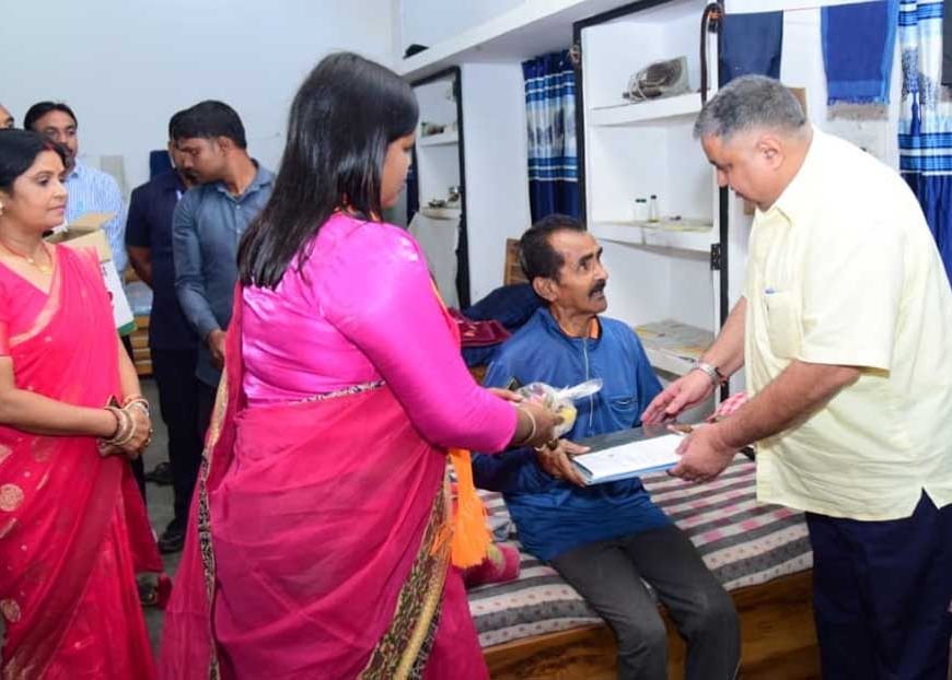 सेवा संकल्प अभियान के तहत अंबिकापुर के आस्था निकुंज वृद्धाश्रम में वरिष्ठजनों को मिला अपनत्व और सम्मान