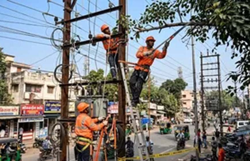 अर्नब चक्रवात का असर, झारखंड में बिजली व्यवस्था चरमराई
