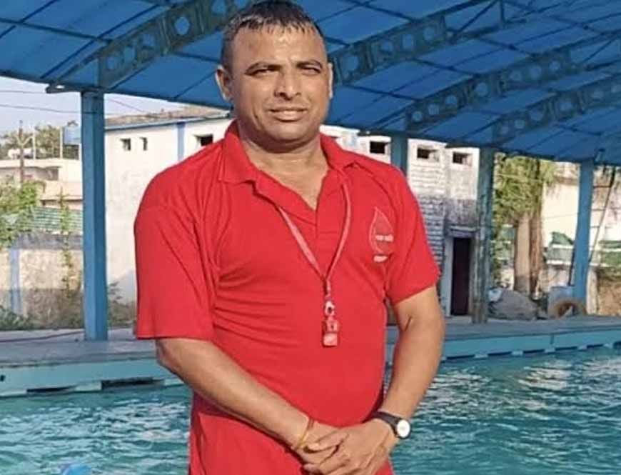 बैतूल के दिव्यांग तैराक रामबरन पाल ने पार किया इंग्लिश चैनल