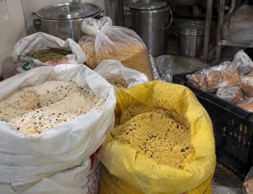 अलवर मेडिकल कॉलेज की मैस में बड़ा खुलासा, 70 किलो खाद्य सामग्री में मिली इल्लियां