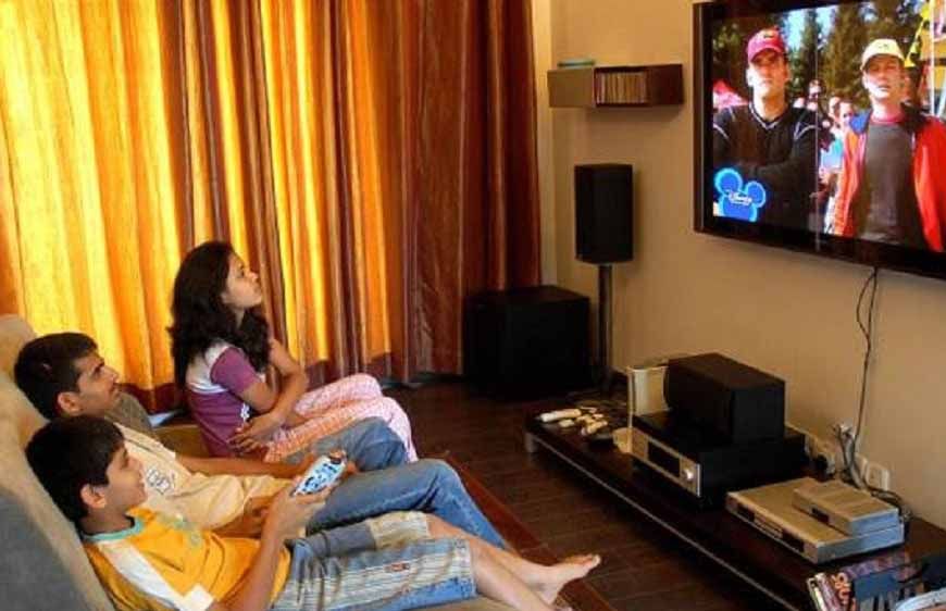 FREE में TV देखना पड़ेगा महंगा? TRAI ला सकता है नया नियम, Smart TV यूजर्स को लग सकता है झटका
