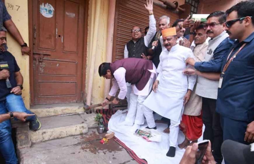 CM मोहन यादव ने पैतृक मकान में चलाई गेती, सिंहस्थ 2028 के मेगा प्लान का आगाज