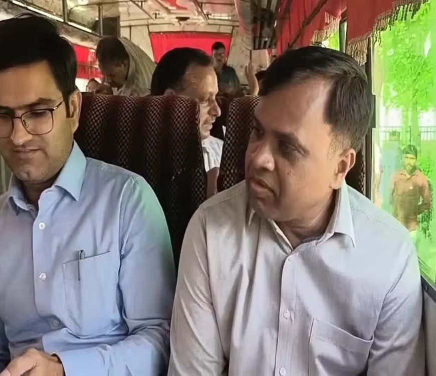 रीवा कलेक्टर बिना फिटनेस-परमिट वाली बस से पहुंचे कार्यक्रम, जांच के बाद बस सीज