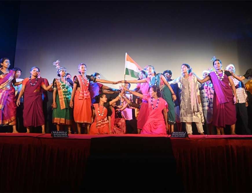 नारायणपुर जिला प्रशासन की पहल से पुनर्वासित युवाओं को NSD नई दिल्ली के विशेषज्ञों से मिला 30 दिवसीय नाट्य प्रशिक्षण