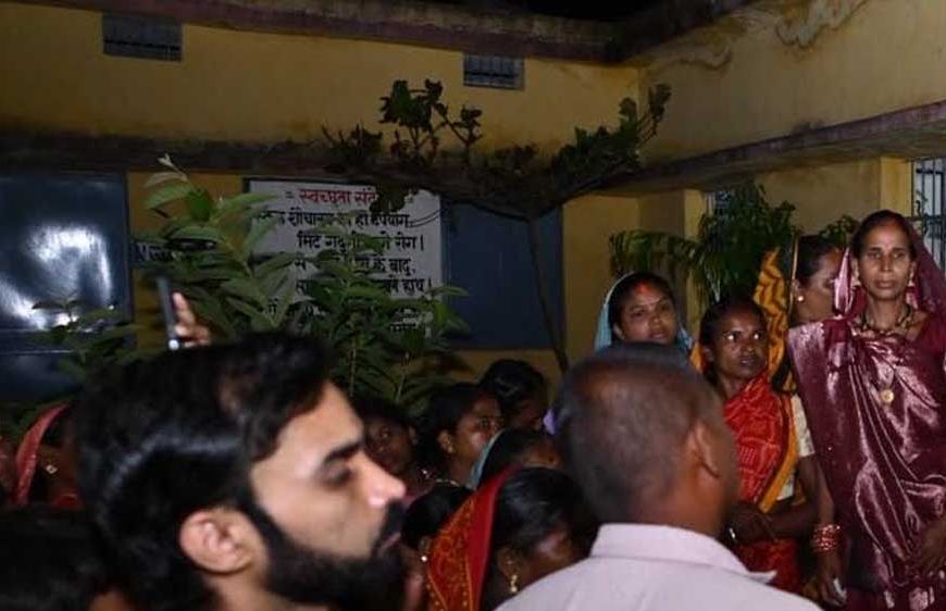 बाढ़ पीड़ितों के बीच पहुंचे राजस्व मंत्री  टंक राम वर्मा