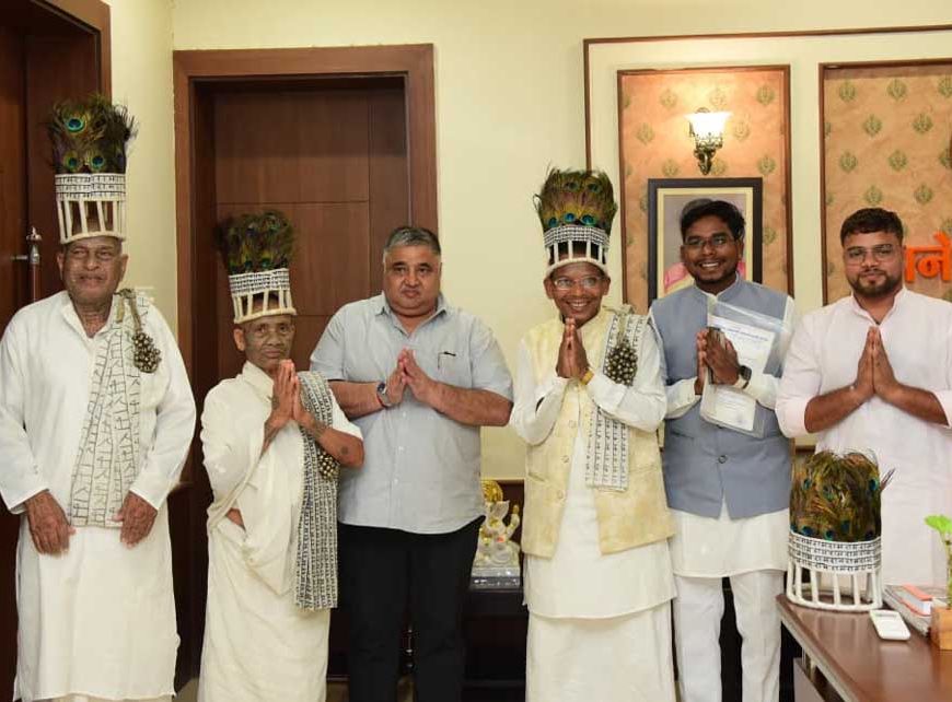 रामनामी समुदाय के प्रतिनिधियों ने पर्यटन एवं संस्कृति मंत्री  राजेश अग्रवाल से की भेंट
