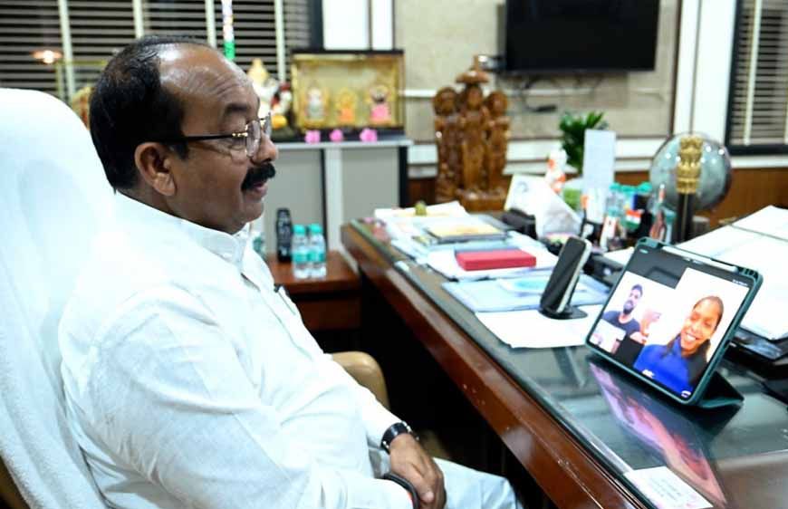 रायपुर : उप मुख्यमंत्री अरुण साव ने एशियन गेम्स की कबड्डी गोल्ड मेडलिस्ट संजू देवी से बात कर दी बधाई, कहा आपने छत्तीसगढ़ का बढ़ाया मान
