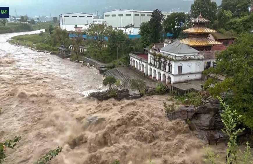 नेपाल में भारी बारिश और तूफान से तबाही, बाढ़-लैंडस्लाइड में 21 की मौत