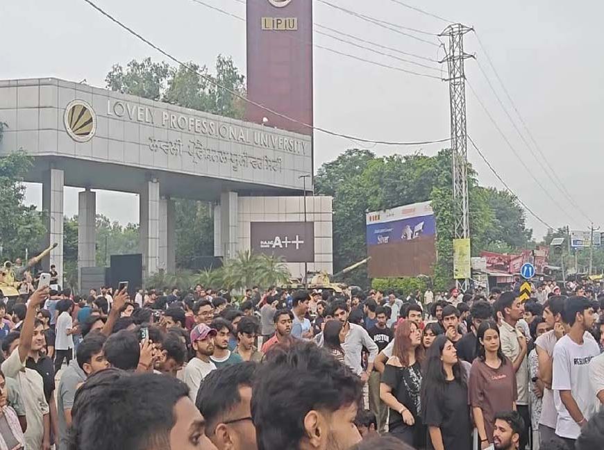 LPU के आसपास इंटरनेट बंद, गड़बड़ी की आशंका में भारी फोर्स तैनात