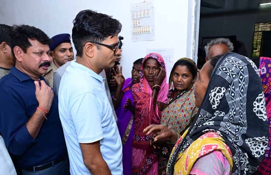 बाढ़ की मुश्किल घड़ी में अपनों के बीच पहुंचे वित्त मंत्री ओ.पी. चौधरी