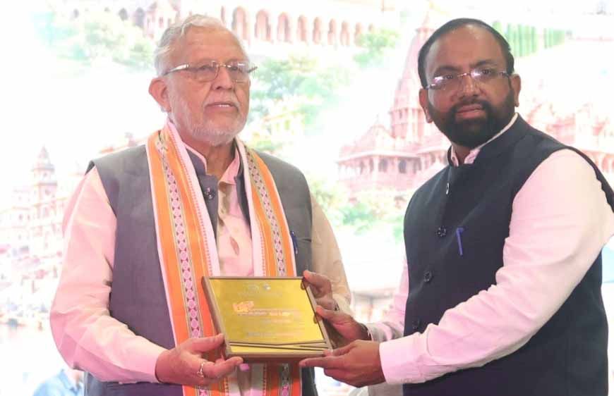 कमजोर और ग्रामीण वर्ग तक बीमा पहुंचाना सबसे जरूरी : सुरेश खन्ना