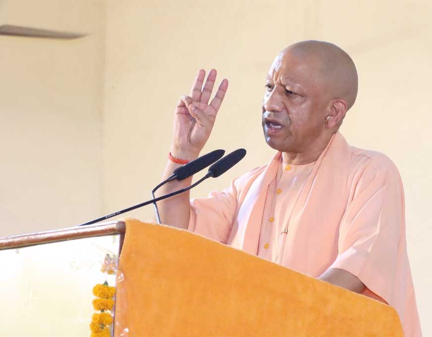 दिग्विजयनाथ पीजी कॉलेज के सभागार में बाल मेला सम्मान समारोह, मुख्यमंत्री योगी ने करीब 70 प्रतिभावान बच्चों को किया सम्मानित