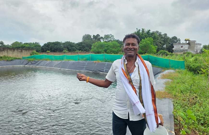 सेवा की कहानी: खाली पड़ी जमीन पर बायोफ्लॉक मछली पालन से विप्लब ने बनाई आय की नई राह