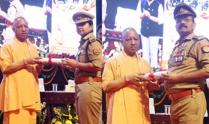 2017 से पहले माफिया के सामने नाक रगड़ती थी सरकार: सीएम योगी