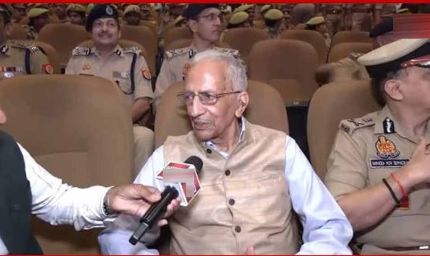 पुलिस सेवा समाज सेवा का सशक्त माध्यम, सिद्धांतों पर अडिग रहना ही सफलता का आधार : प्रकाश सिंह