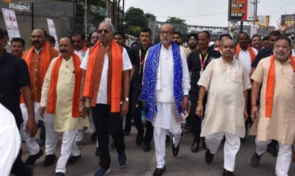 नशा मुक्त भारत के संकल्प के साथ राज्यपाल डेका ने की पदयात्रा
