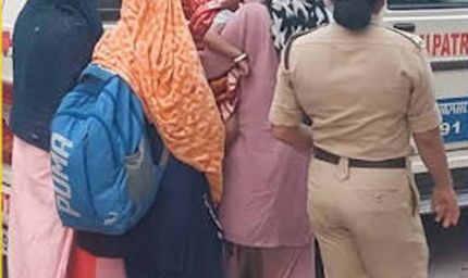 धमतरी में पुलिस की बड़ी कार्रवाई, छापेमारी में सेक्स रैकेट से जुड़े 18 युवक-युवतियां पकड़े गए