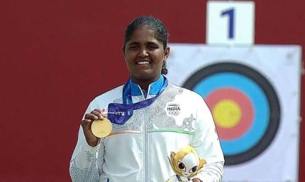 एशियन गेम्स में 17 साल की कुमकुम मोहद ने रचा इतिहास, रिकर्व तीरंदाजी में जीता गोल्ड