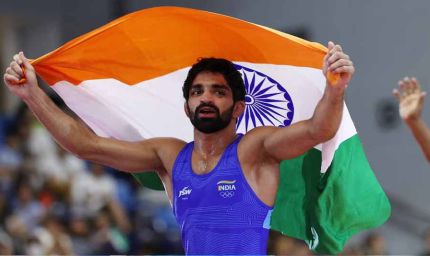 10 साल की उम्र में मां, एक साल बाद पिता को खोया, अब एशियन गेम्स में अमन सहरावत ने जीता GOLD