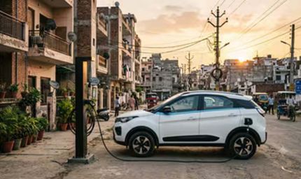 UP में EV चार्जिंग की टेंशन खत्म! 238 जगहों पर बनेंगे नए चार्जिंग स्टेशन, नोएडा-लखनऊ समेत कई शहर शामिल