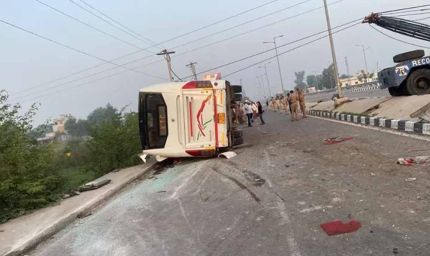 नवांशहर में दर्दनाक हादसा: फ्लाईओवर से गिरी बस, LPU के 2 छात्रों समेत 3 की मौत