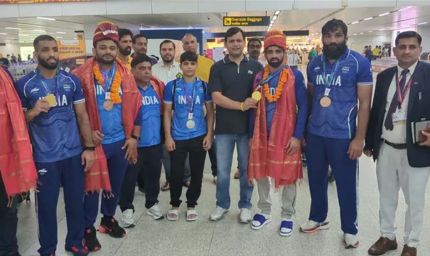 एशिया चैंपियनशिप से लौटे हरियाणा के खिलाड़ियों का भव्य स्वागत, 32 पदक जीतने पर खेल मंत्री ने दी बधाई