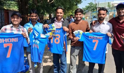 भारत-वेस्टइंडीज T20: टिकट के लिए रात से जुटी भीड़, JSCA स्टेडियम के बाहर उमड़ा फैंस का सैलाब