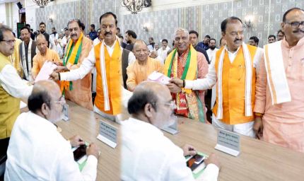 CM योगी की मौजूदगी में BJP के 8 राज्यसभा प्रत्याशियों ने किया नामांकन, जीत तय