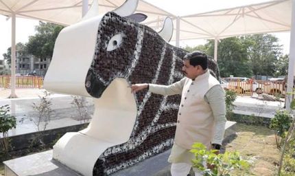 आशीर्वाद का दीया आयोजन के तहत उपयोग किए गए दीयों से बनी नंदी की भव्य आकृति