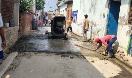 दुर्ग में सीमेंट सड़क निर्माण में गड़बड़ी पर महापौर ने लगाई फटकार
