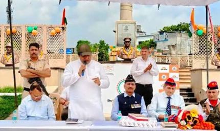 वायु सेना दिवस पर रेजांगला युद्ध स्मारक में शहीदों को श्रद्धांजलि, पूर्व सैन्य अधिकारियों ने किया नमन