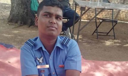 हैदराबाद में फर्जी एयरफोर्स अफसर गिरफ्तार, वर्दी पहन परेड ग्राउंड में खिंचवा रहा था फोटो