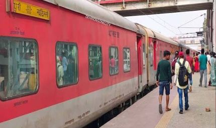त्योहारों पर यात्रियों को राहत! मंडोर एक्सप्रेस में बढ़ेंगे AC कोच, साबरमती-दिल्ली के बीच चलेगी स्पेशल ट्रेन