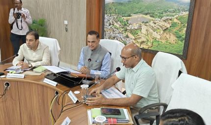 बूंदी दौरे पर मुख्य सचिव सख्त, जल स्वावलंबन और पेयजल परियोजनाओं में तेजी लाने के निर्देश
